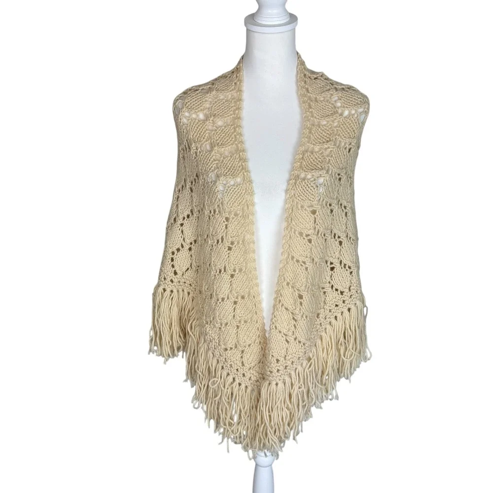 Vintage Handmade Chunky Knit Triangle Shawl Fringe Cream Ivory Wrap One Size